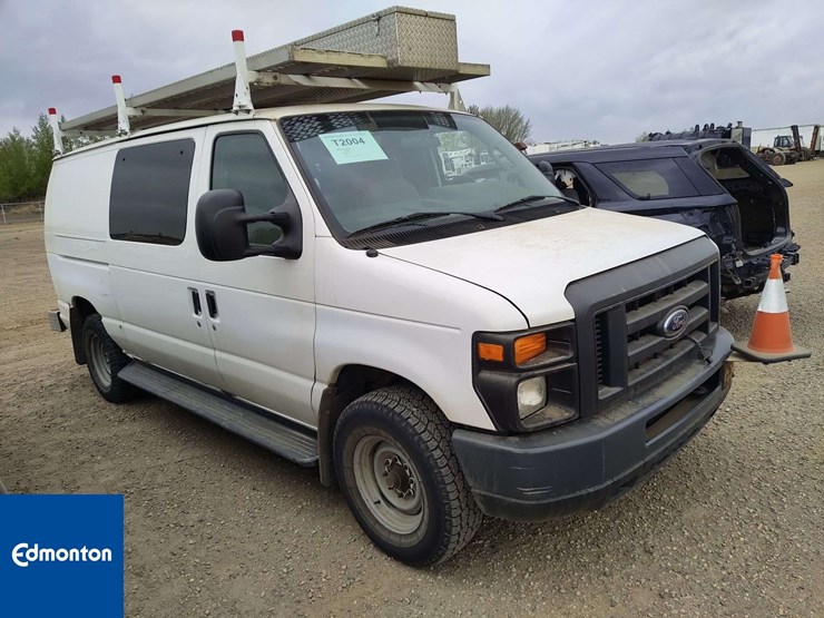 2013-ford-cargo-image-4