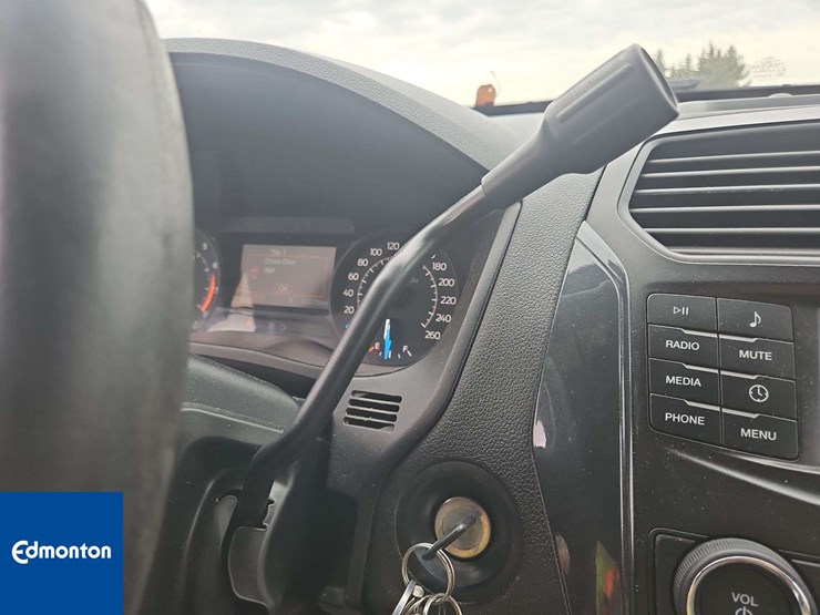 2019-ford-explorer-image-30