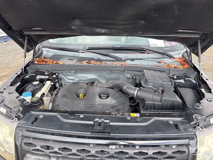 2014-land-rover-lr2-hse-image-7