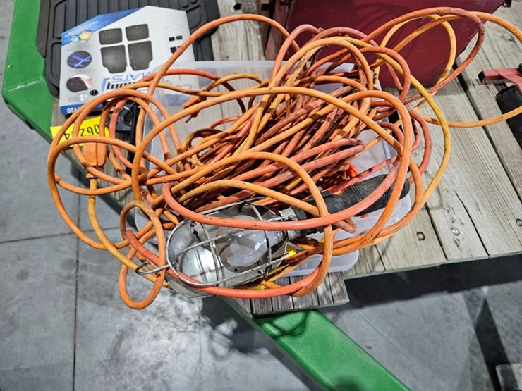 #6266-•-tote-of-extension-cords-image-3