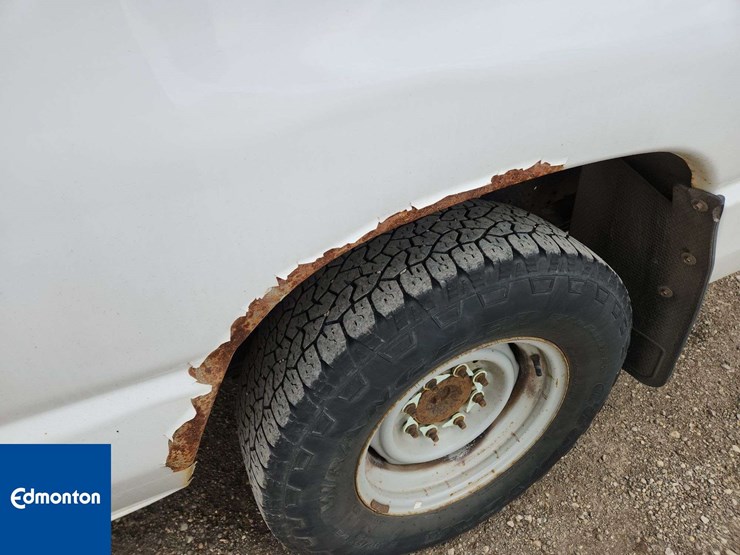 2014-ford-cargo-image-41