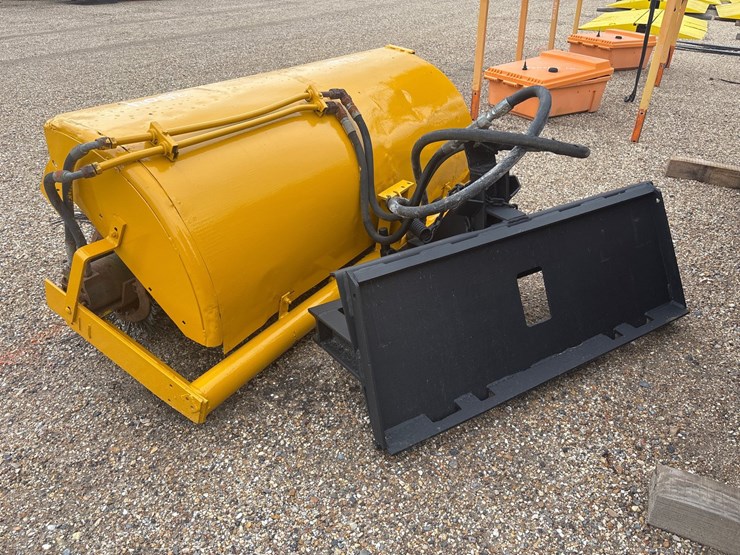 #36216-•-72in-skid-steer-sweeper-hydraulic-image-2