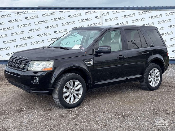 2014-land-rover-lr2-hse-image-1