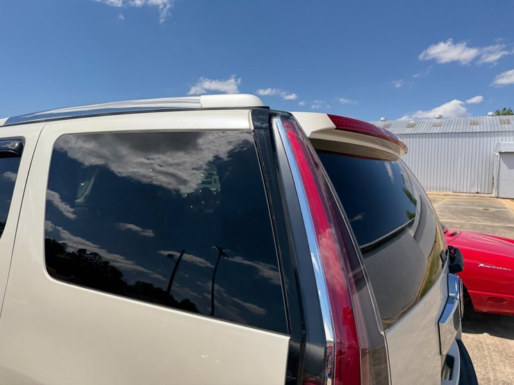 2007-cadillac-escalade-image-25