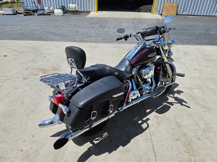 #6179-•-2006-harley-davidson-road-king-motorcycle-image-5