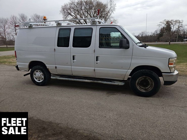 2013-ford-cargo-image-6
