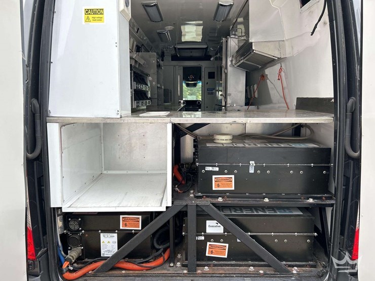 2021-mercedes-benz-sprinter-4500-image-22