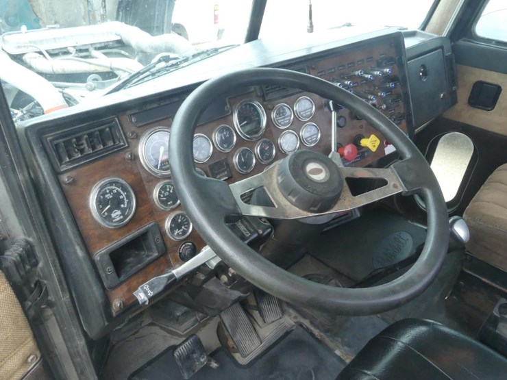 1994-peterbilt-379-image-16