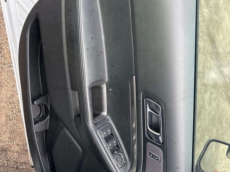 2017-ford-explorer-image-10