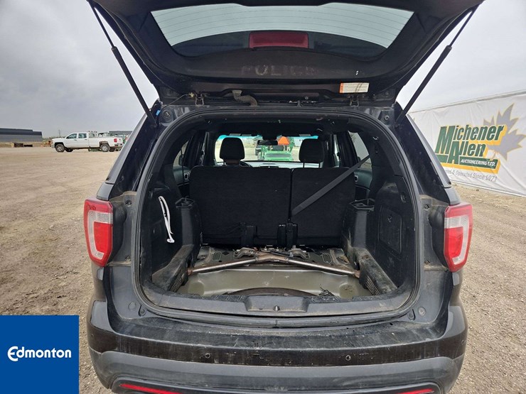 2016-ford-explorer-image-41