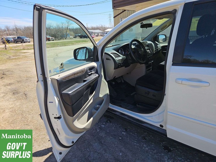 2011-dodge-grand-caravan-image-15
