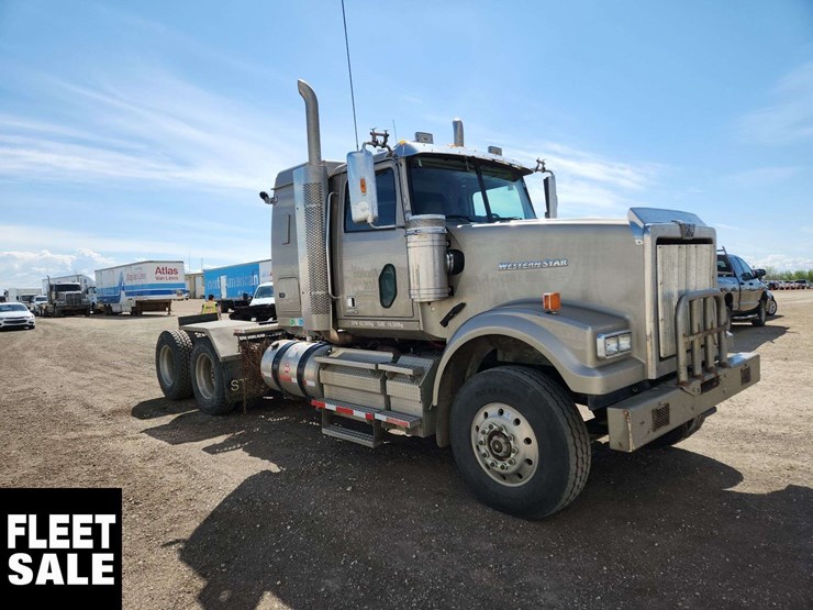 2015-western-star-4900-image-2