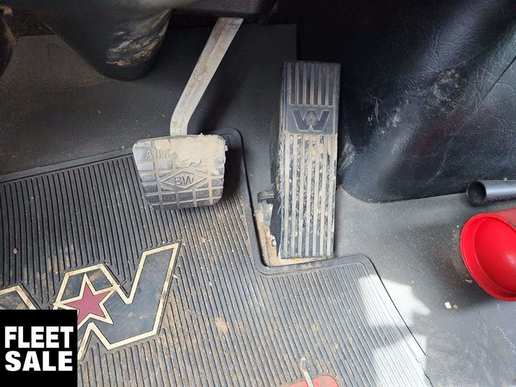 2015-western-star-4900-image-14