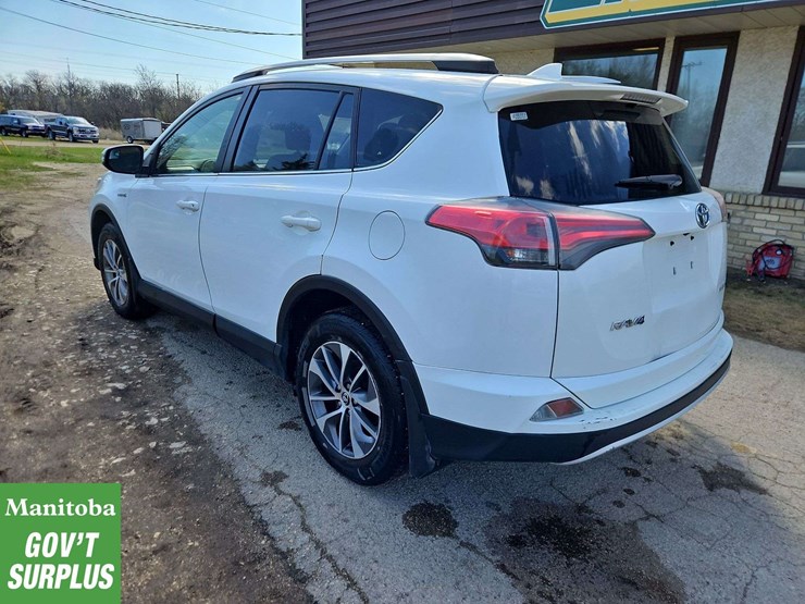 2017-toyota-rav4-image-9