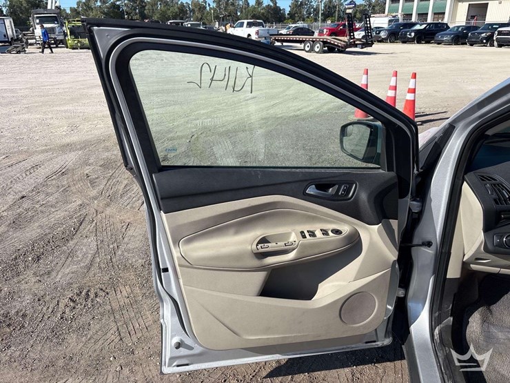 2014-ford-escape-image-11