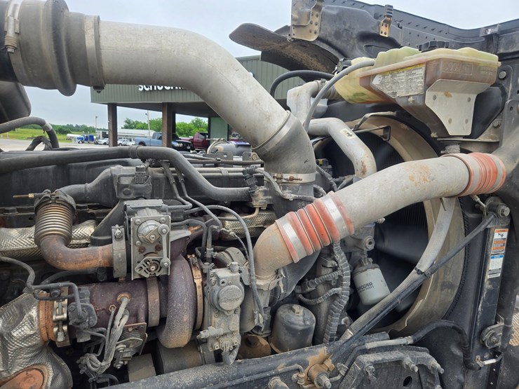 2016-peterbilt-389-image-44