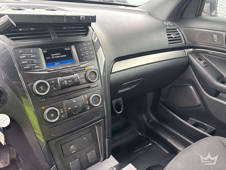 2017-ford-explorer-image-14