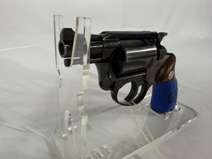 #67-•-charter-arms-undercover-38-special-revolver-337494-image-2