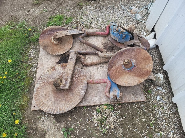 (4)-international-moldboard-plow-coulters-image-5