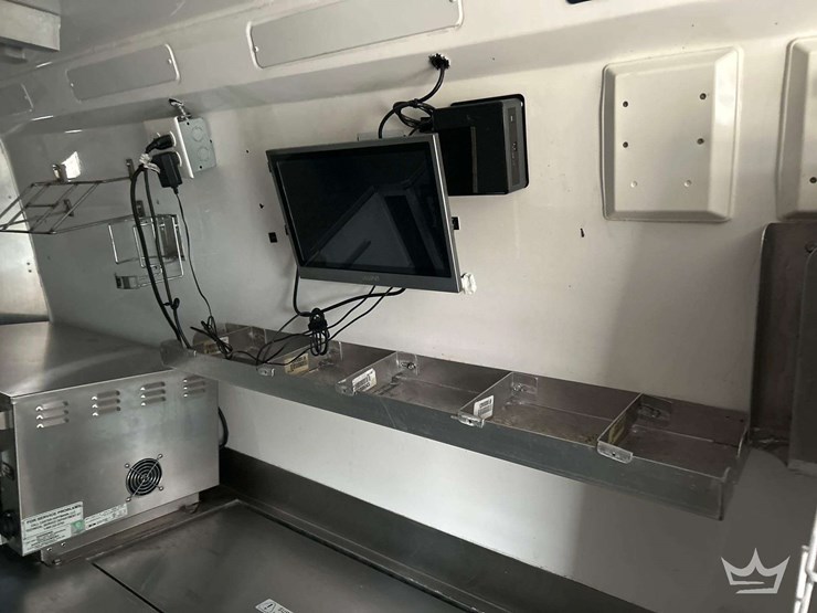 2021-mercedes-benz-sprinter-4500-image-29