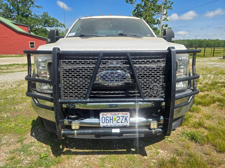 2017-ford-f550-image-24