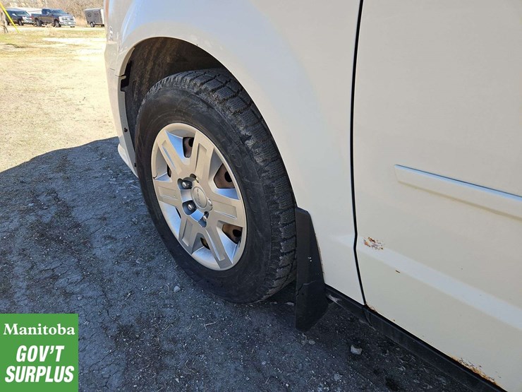 2012-dodge-grand-caravan-se-image-11