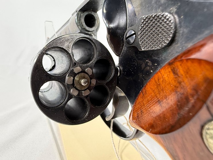 #60-•-smith-&-wesson-29-2-44mag-revolver-n330311-image-18