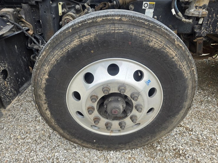 2016-peterbilt-389-image-95