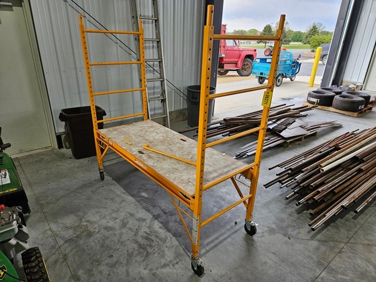 #6271-•-rolling-metal-scaffolding-image-1