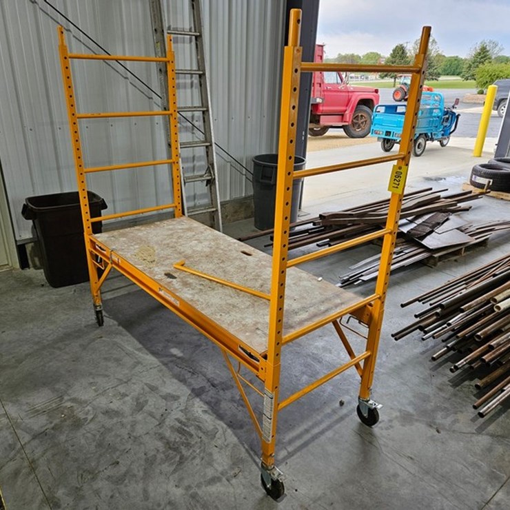 #6271 • Rolling Metal Scaffolding