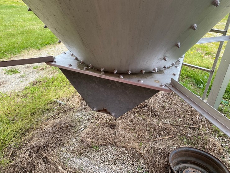 4-ton-feed-bin-image-8