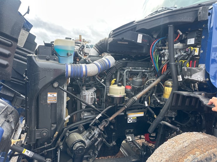 2016-peterbilt-579-image-5