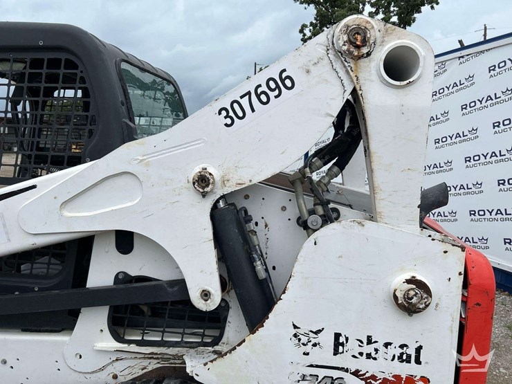 skid-steer-image-24