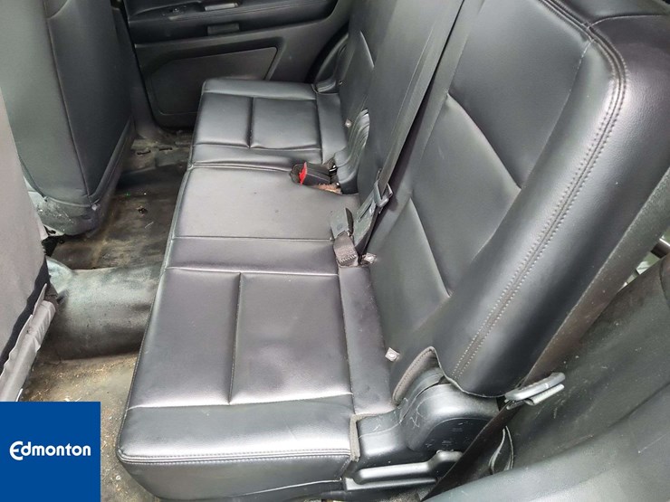 2019-ford-explorer-image-19