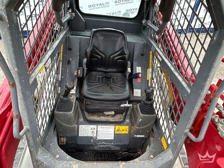 skid-steer-image-16