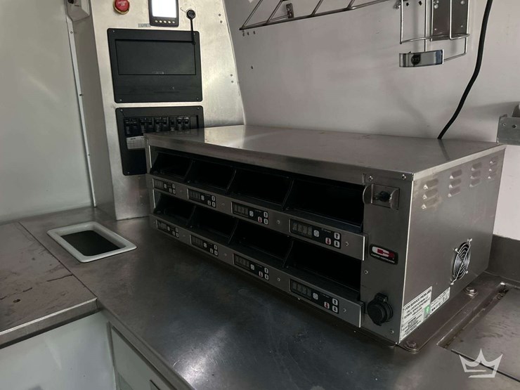 2021-mercedes-benz-sprinter-4500-image-32