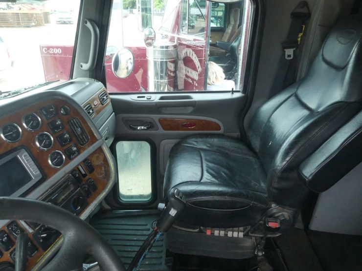 2008-peterbilt-389-image-17