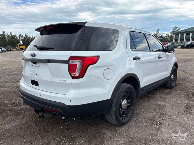 2017-ford-explorer-image-3
