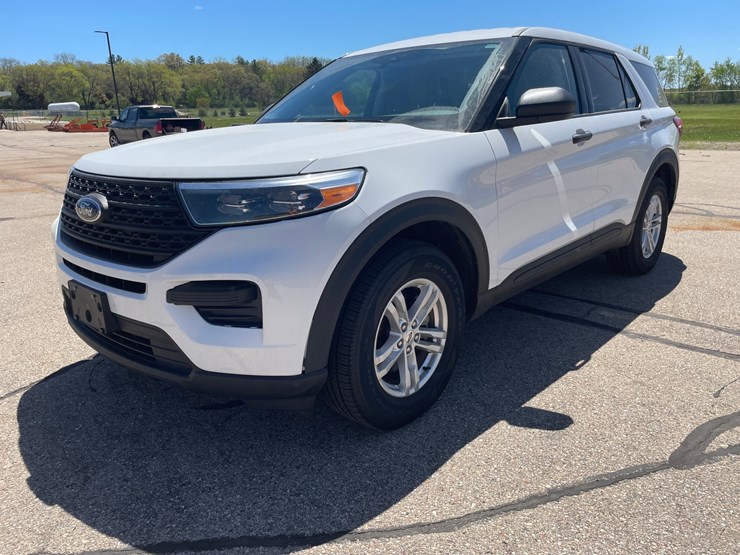2022-ford-explorer-image-1