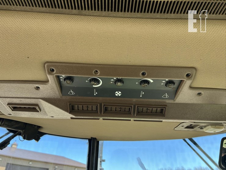 1990-john-deere-4755-image-46