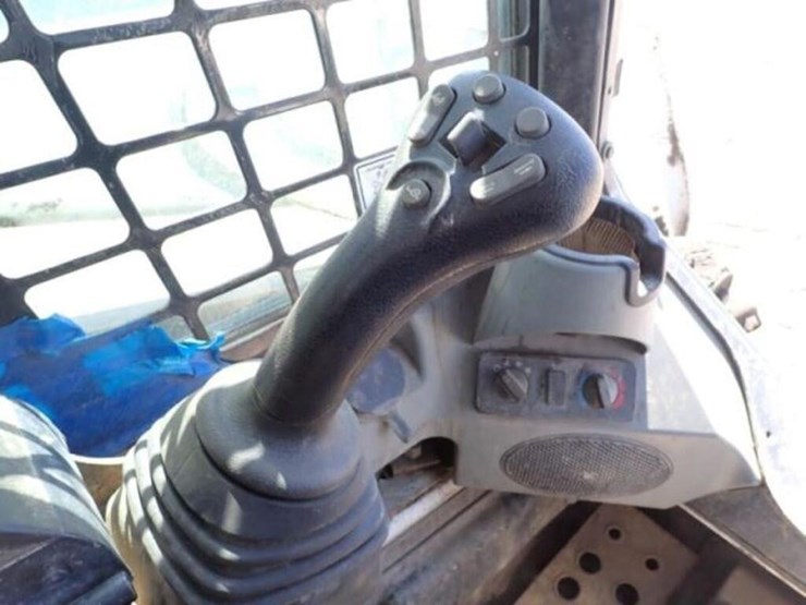 2014-bobcat-s590-image-15