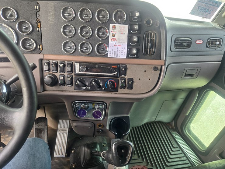 2016-peterbilt-389-image-54