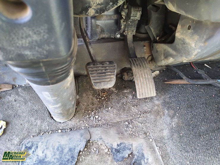 2015-mitsubishi-fuso-fe180-image-8