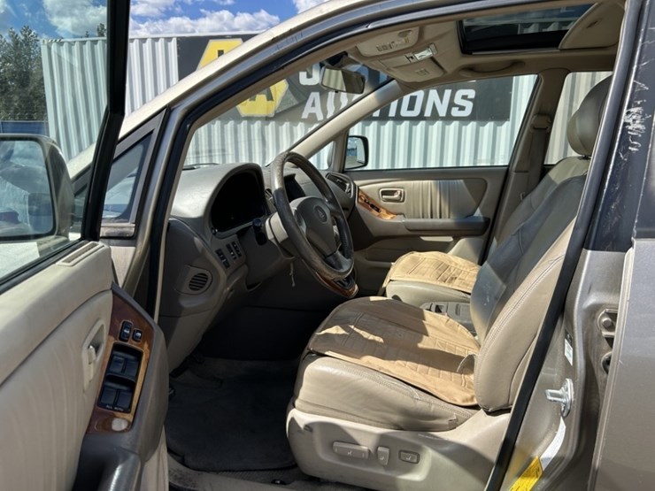 2000-lexus-rx300-image-13