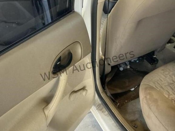 2005-ford-focus-sdn-image-24