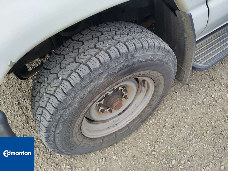 2013-ford-cargo-image-24