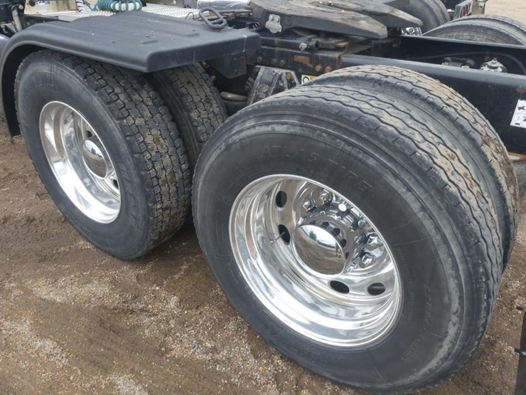 2008-peterbilt-389-image-5