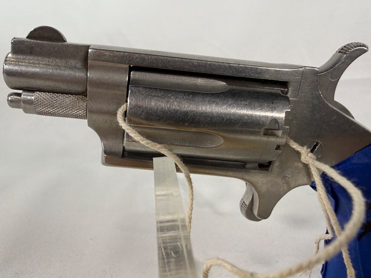 #79-•-naa-22mag-revolver-z14268-image-4