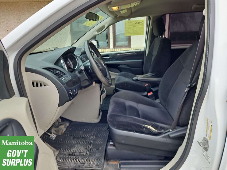 2014-dodge-grand-caravan-image-18