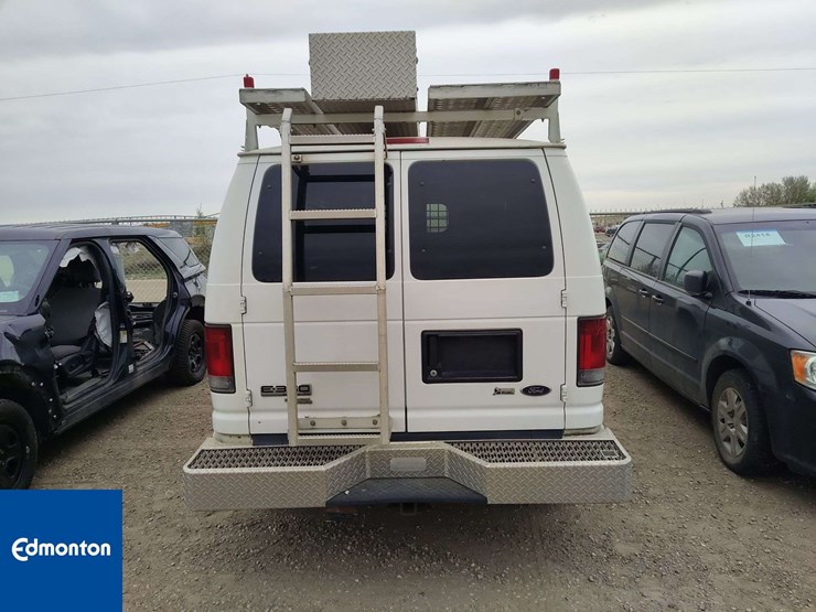 2013-ford-cargo-image-16